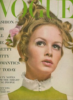 Vintage Vogue magazine covers - wah4mi0ae4yauslife.com - Vintage Vogue August 1967 - Twiggy.jpg